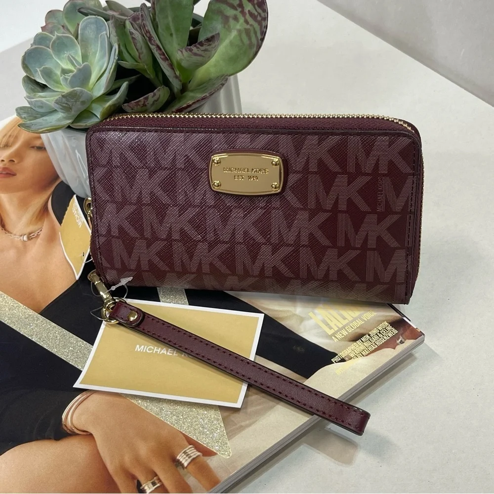 (new+tag) Michael Kors wristlet signature monogram large flat phone case…